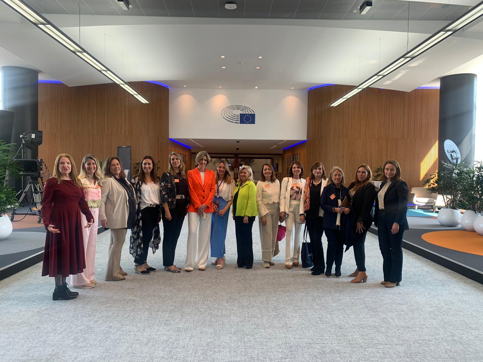 La Asociación Multisectorial de Mujeres Directivas y Empresarias visita el Parlamento Europeo