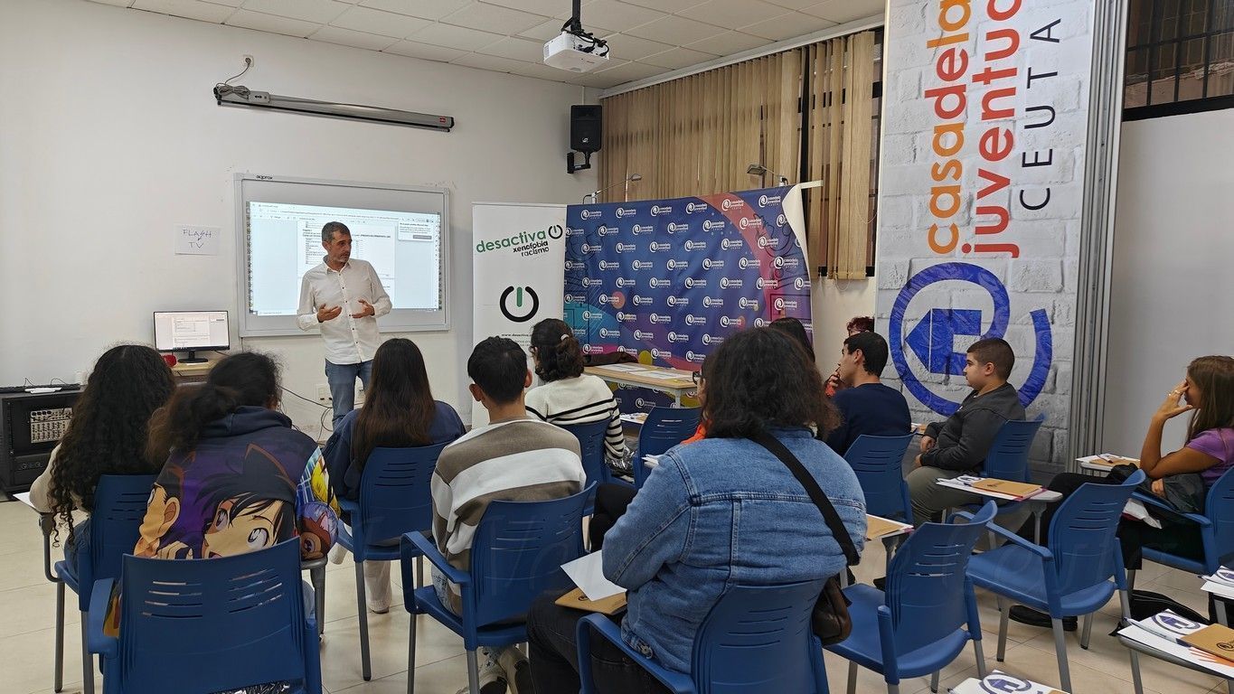 Charla sobre Medios de Comunicación y Juventud en Acción en la Casa de la Juventud
