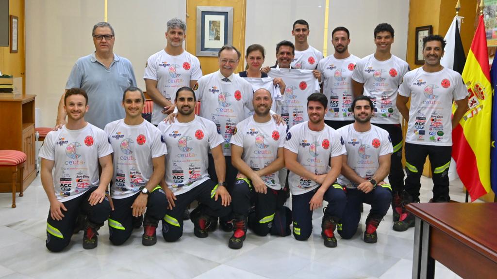 El presidente Vivas recibe al equipo de rescate vertical del SEIS