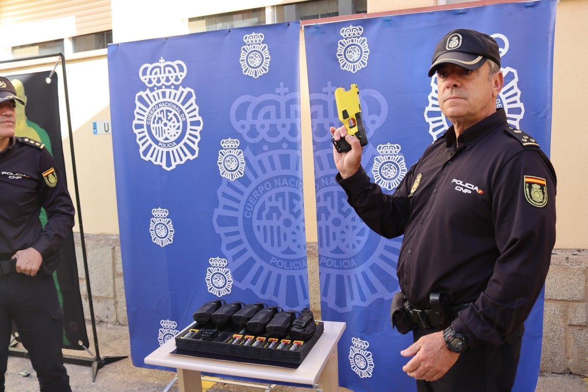 Taser Policia Nacional 0711 01