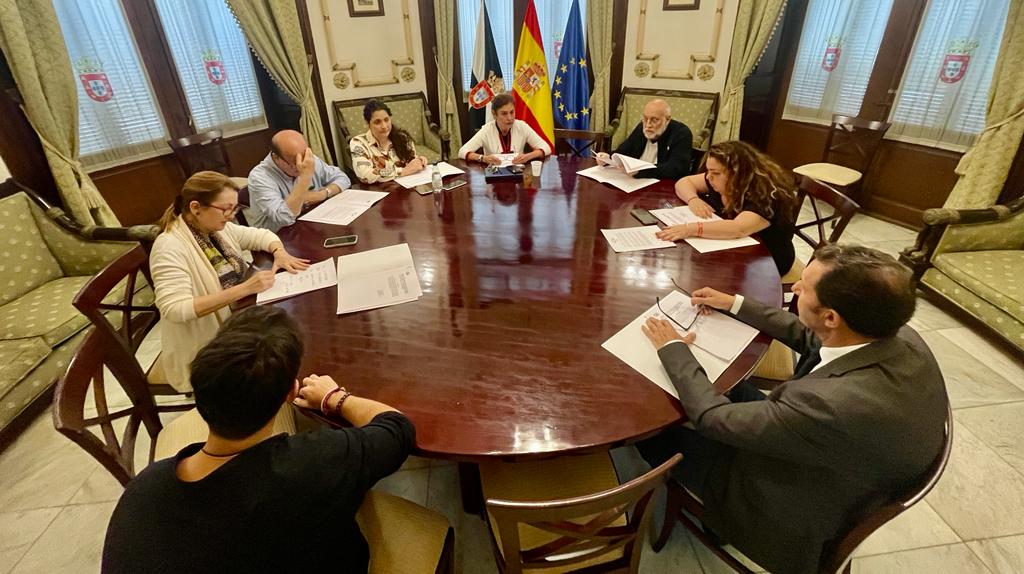 Se reúne la Comisión que ha valorado las cinco propuestas para recibir la Medalla de la Autonomía 2023   