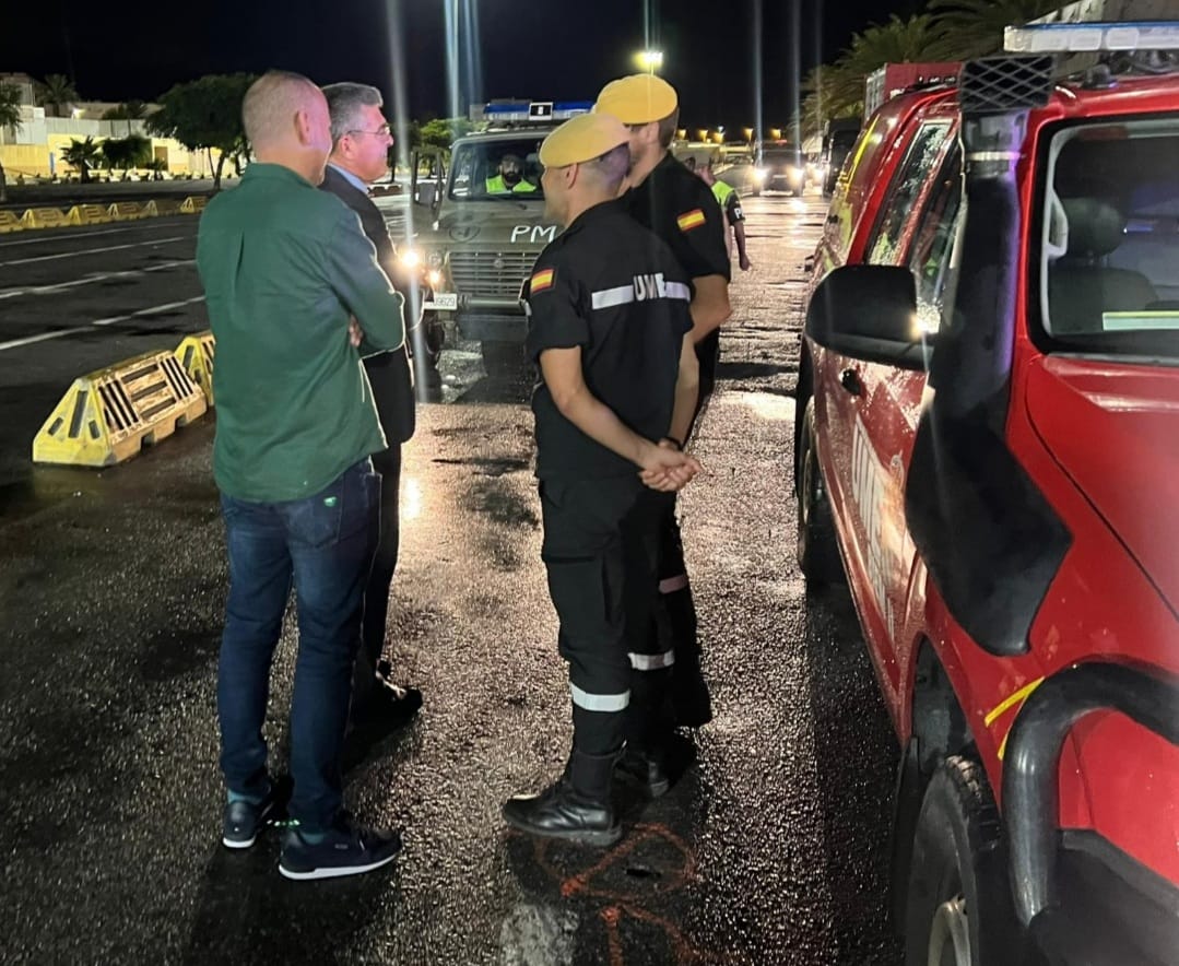 El delegado del Gobierno despide a los efectivos de la UME que han participado en el simulacro multirriesgo