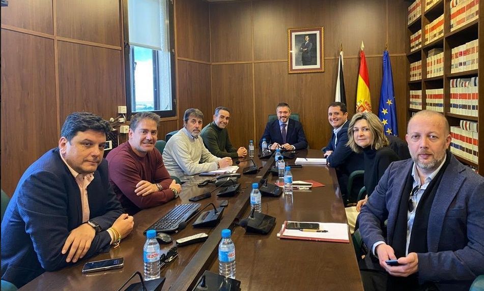 La Autoridad Portuaria de Ceuta se reúne junto con Servicios Turísticos y el sector empresarial para dinamizar la llegada de turistas de crucero a la ciudad