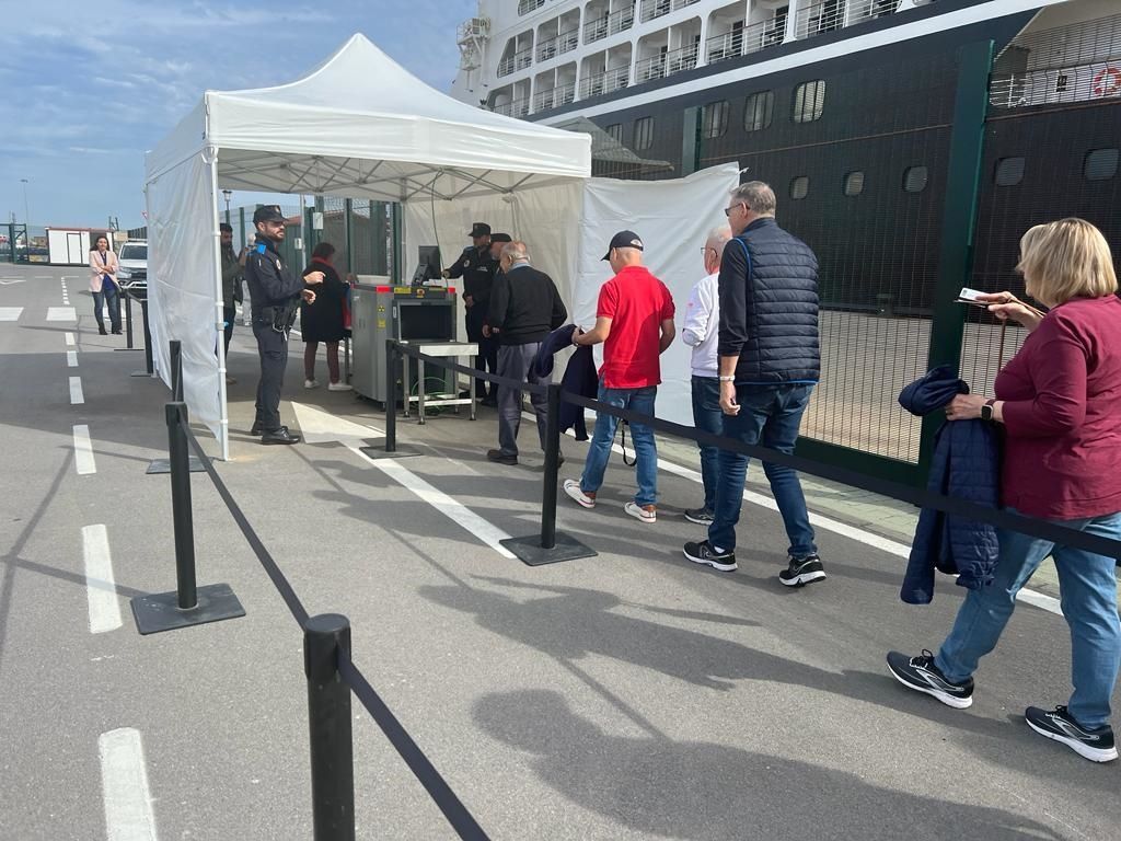 La Autoridad Portuaria refuerza la terminal de cruceros con un escáner móvil de rayos X