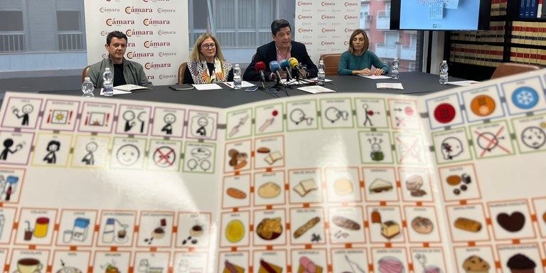 Ceuta presenta una carta de pictogramas para personas con discapacidad