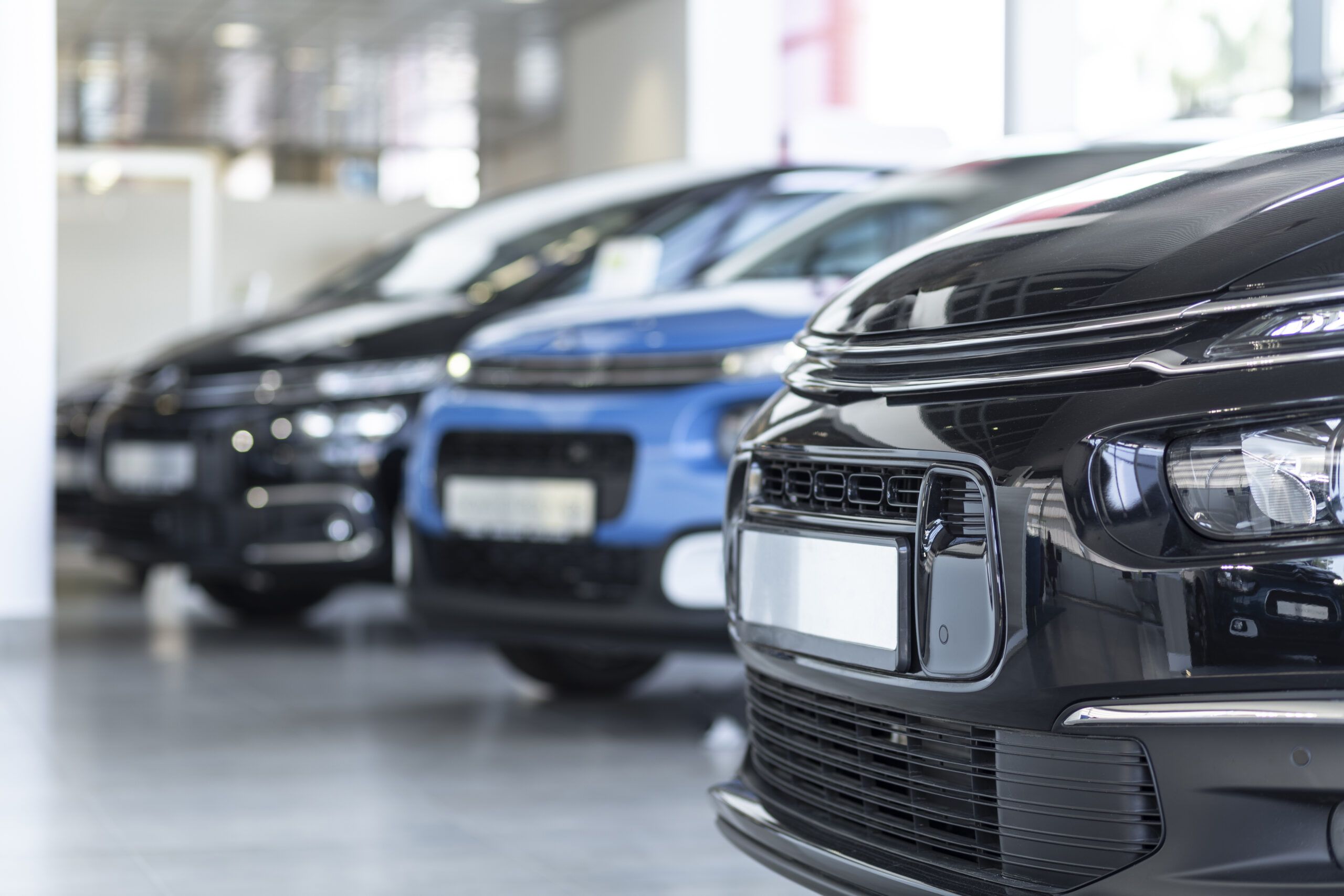 Desafío urbano: Sobrepasando obstáculos para la adopción de vehículos eléctricos en entornos sin infraestructura de carga