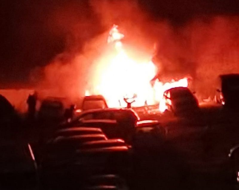 8 vehículos incendiados en dos zonas de la ciudad