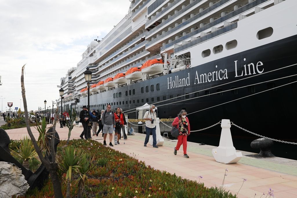 El Puerto recibe este lunes al ‘Nieuw Stantedam’, crucero que bate récords en dimensiones y número viajeros a bordo 