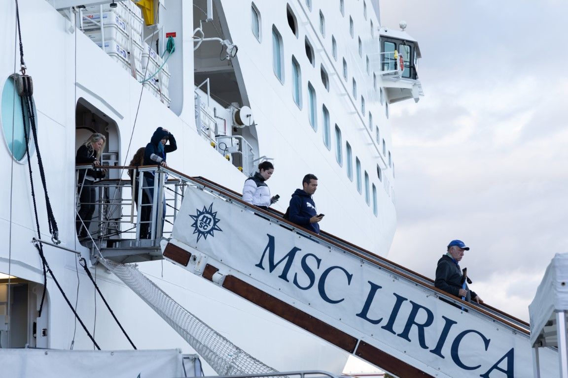 El crucero MSC Lírica realiza este domingo la quinta escala en el puerto de Ceuta