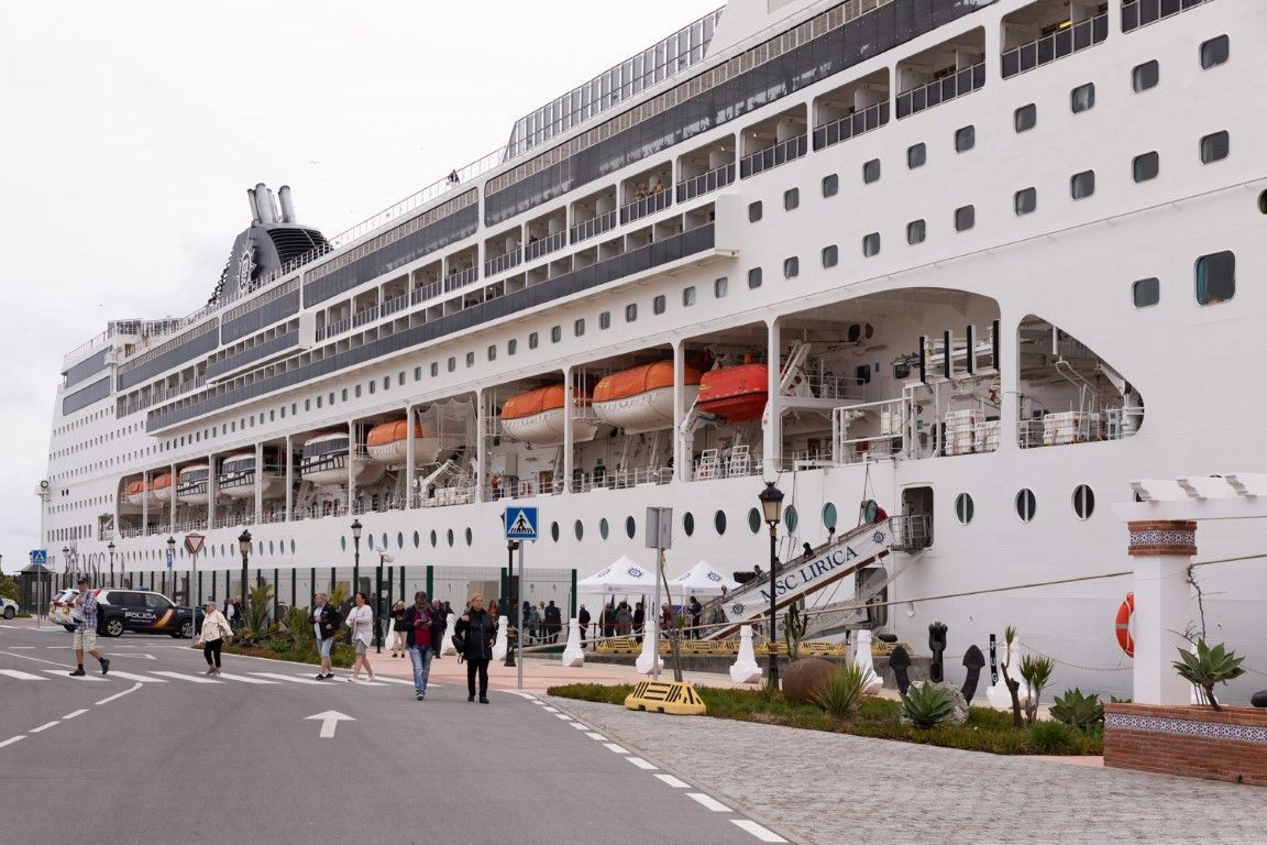 El crucero MSC Lírica realiza su octava escala en nuestro puerto
