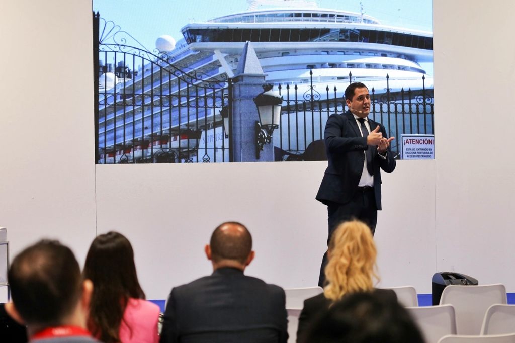 Alejandro Ramírez busca potenciar el turismo con Andalucía y de cruceros