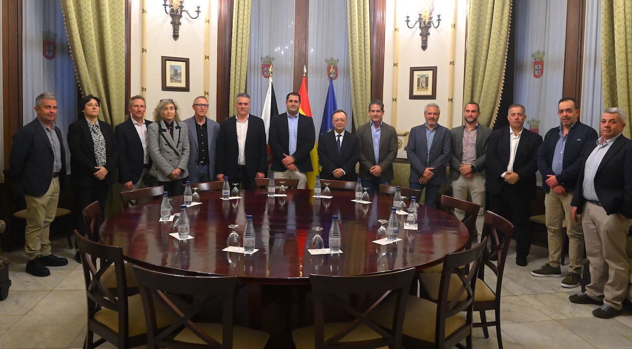 Vivas recibe a los representantes de la Corporación Avoris