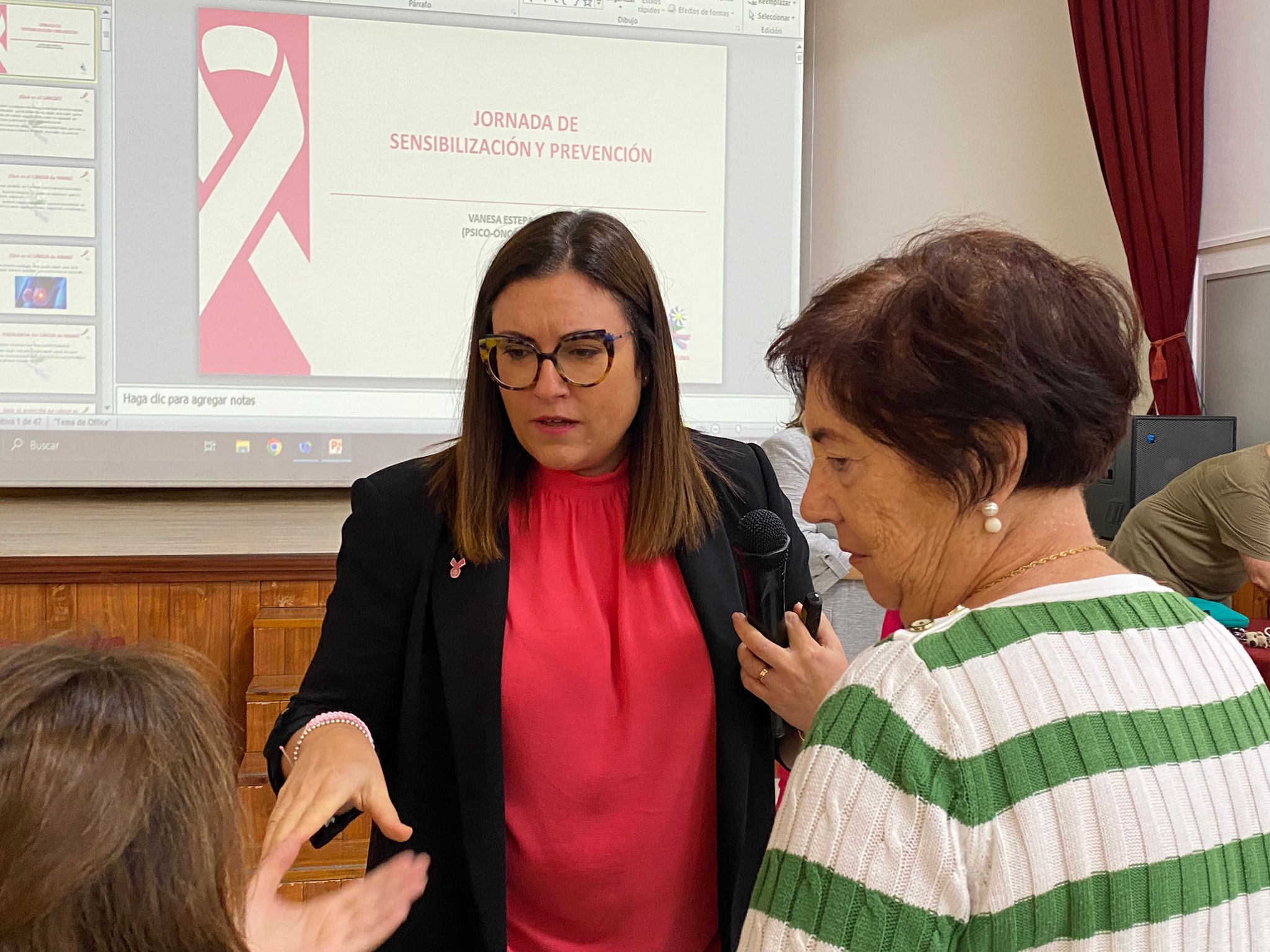 Presidenta de ACMUMA Hilda Castro y Vanesa Estepa psicloga 