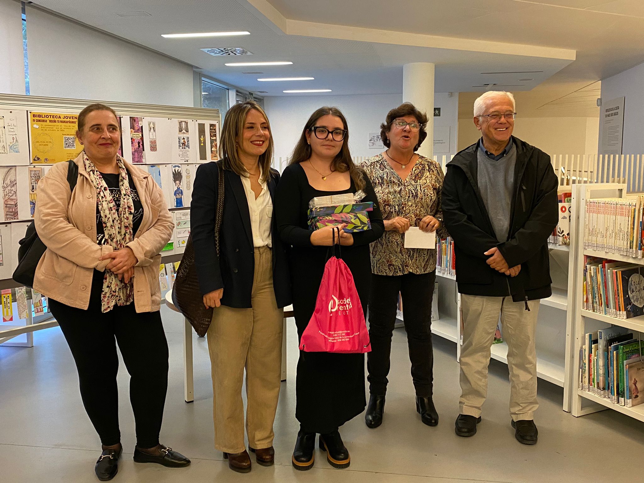 Lucía Escot Campoy, ganadora del IV Concurso Biblioteca Joven 'Diseña tu marcapáginas'