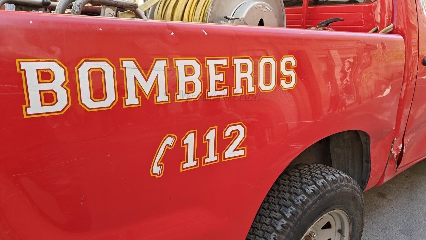 Una mujer rescatada y dos agentes de policía atendidos, balance de un grave incendio en la Avenida Reyes Católicos