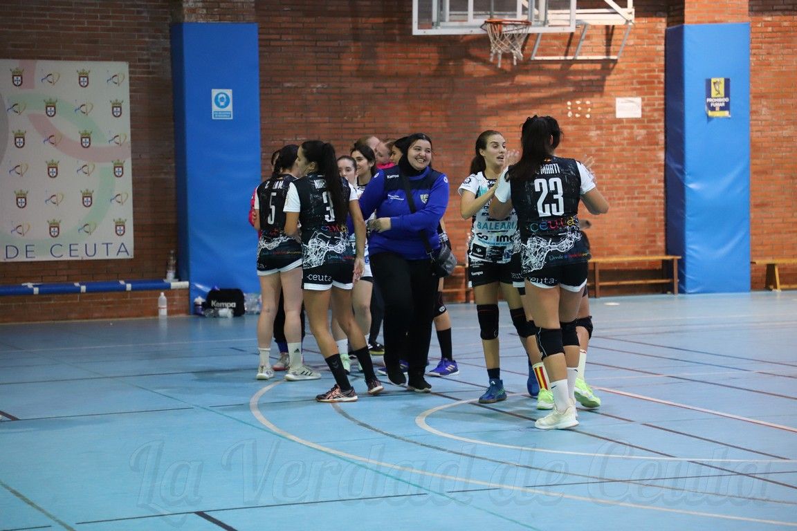 El Club BM Estudiantes vuelve a la senda de la victoria en el Campoamor (26-21)