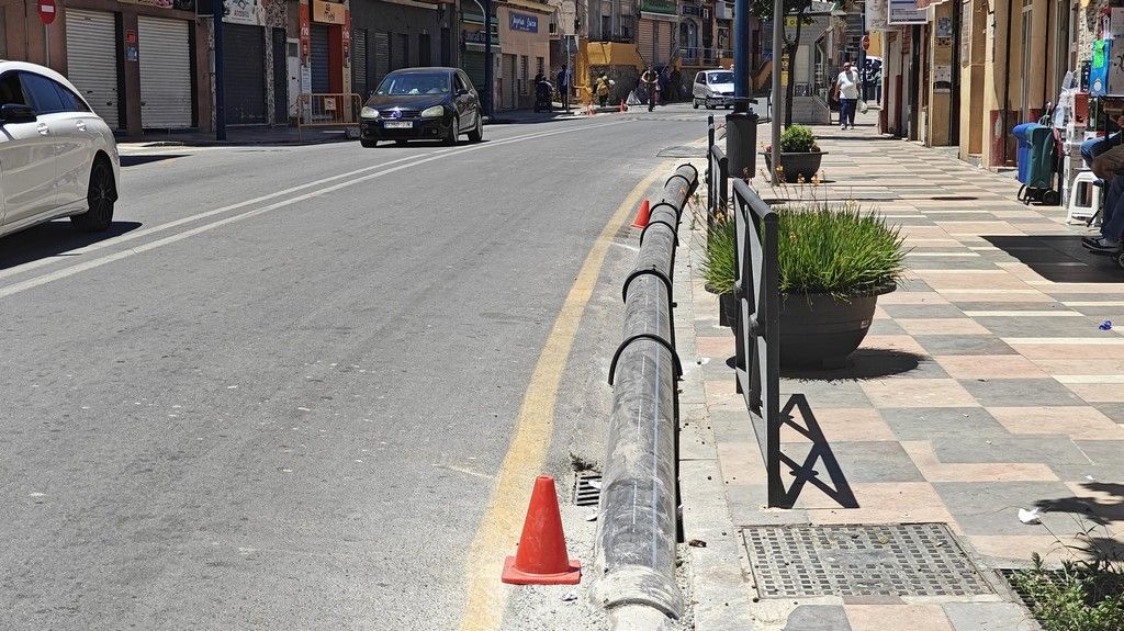 Corte de tráfico en la avenida de Regulares por las obras en la barriada de Hadú