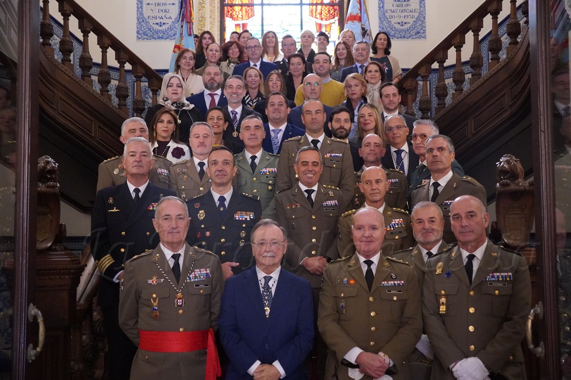 La Ciudad impone la Medalla de Plata al Regimiento de Caballería Montesa nº3