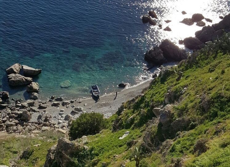 Localizan el cadáver de otro migrante, muy joven, en la playa del Sarchal