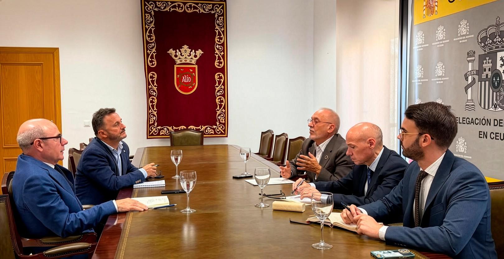 Juan Cruz se reúne en Ceuta con el rector de la Universidad de Granada