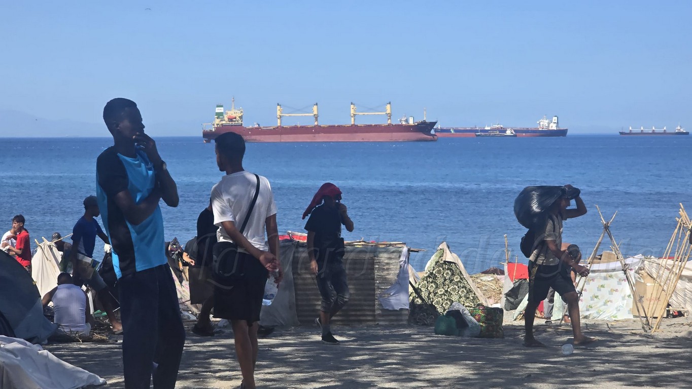 La Policía Local actuará en la playa del Trampolín para que se cumpla la ordenanza municipal en los puestos de venta