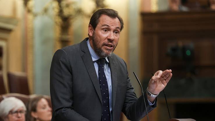 El ministro Óscar Puente también arremete contra Vivas: ha asumido ser un mero peón de Feijóo