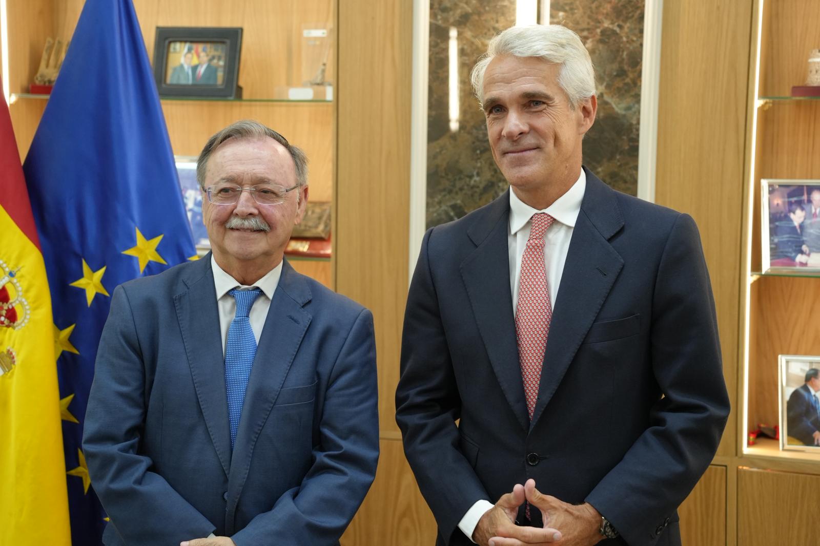 Telefónica reafirma su compromiso con Ceuta durante la visita de su presidente a Juan Vivas