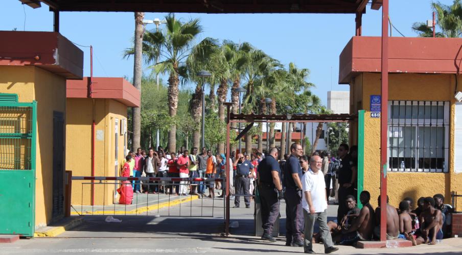 El CETI de Melilla baja su ocupación casi a la mitad con las salidas a la península.