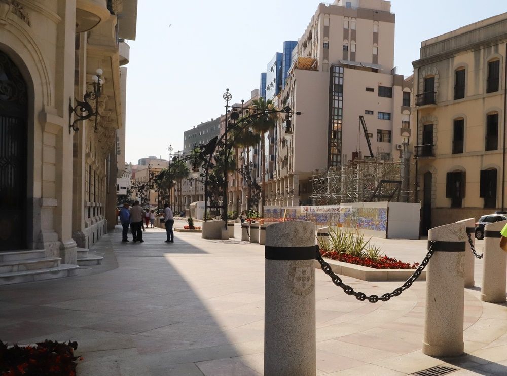 El suministro de agua se interrumpe esta tarde en el Paseo de las Palmeras y la Gran Vía