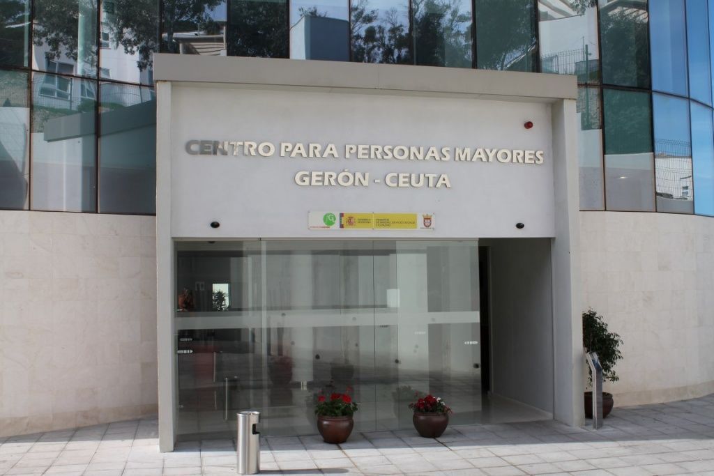 Alumnos de la Unidad de Trabajo Social visitan la Residencia de Mayores