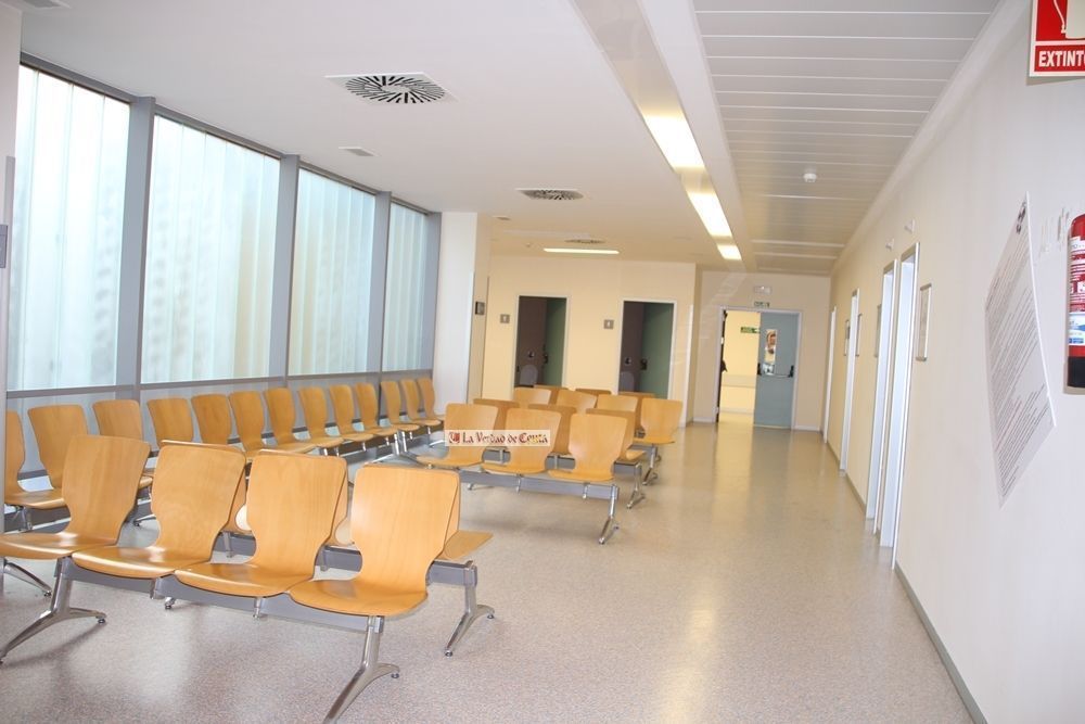 Hospital universitario sala con marca agua
