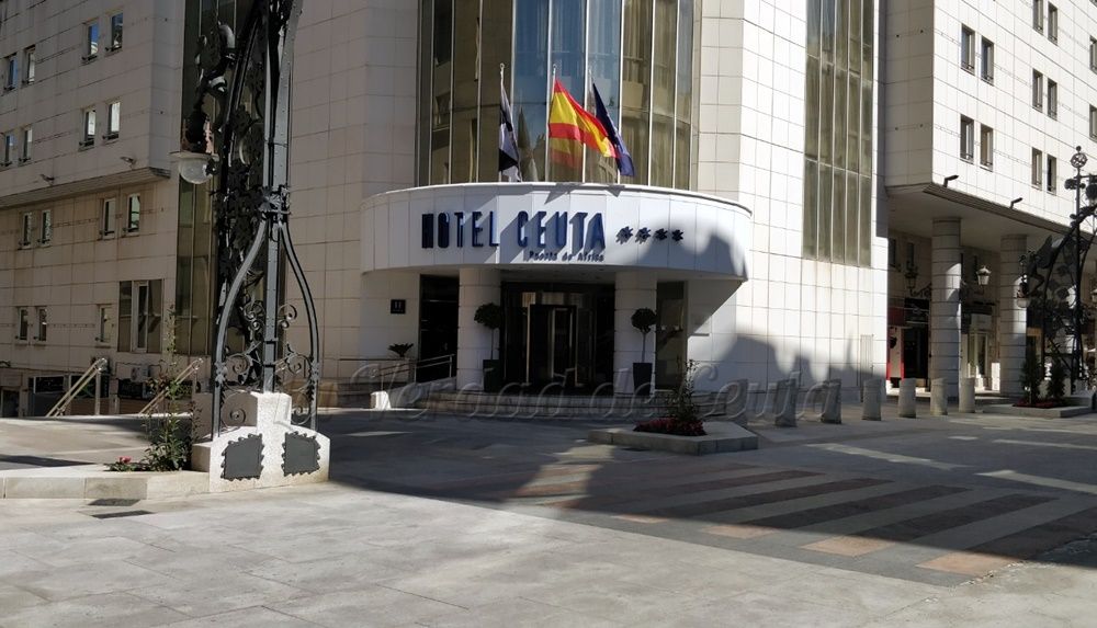 El PSOE vota a favor de la modificación del objeto social del Hotel Puerta de África para proteger a los trabajadores