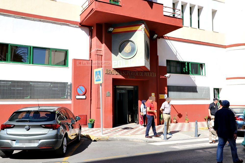 La Jefatura de Policía reduce las listas de espera en la expedición del DNI y del pasaporte