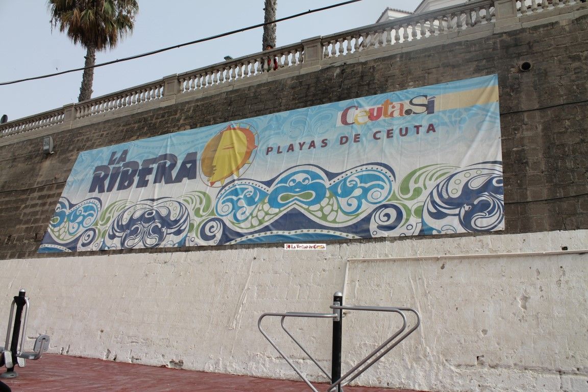 Hace una semana se disponía de papeleras y, en algunas playas, sombrillas. LVC