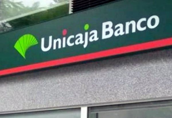 Unicaja Banco plantea la salida de 1.513 empleados, el 15% de la plantilla