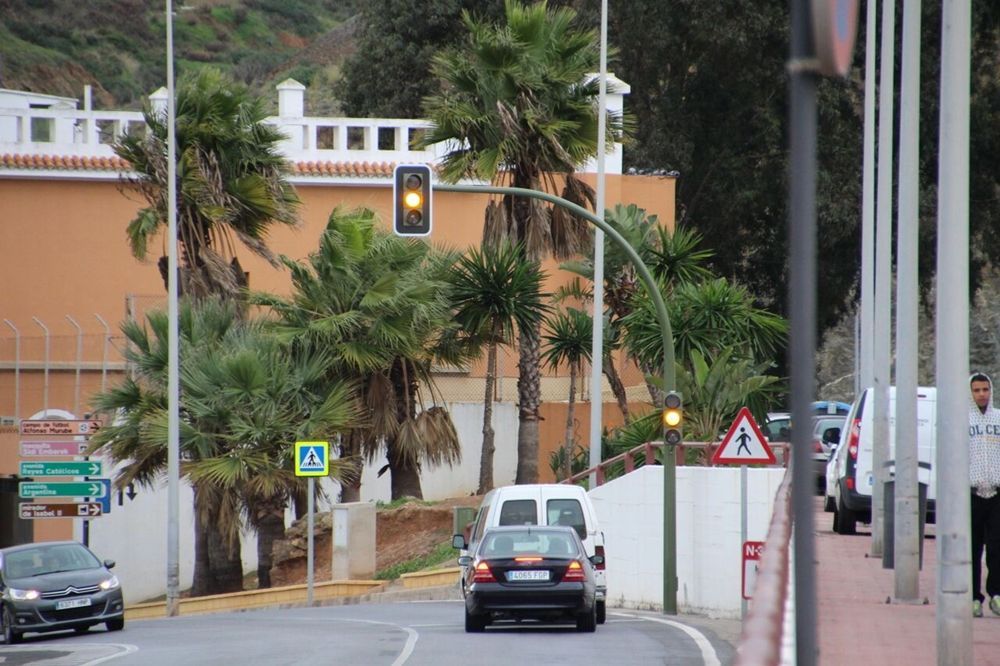 Fomento repara dos muros de sostenimiento frente a la barriada de Miramar.