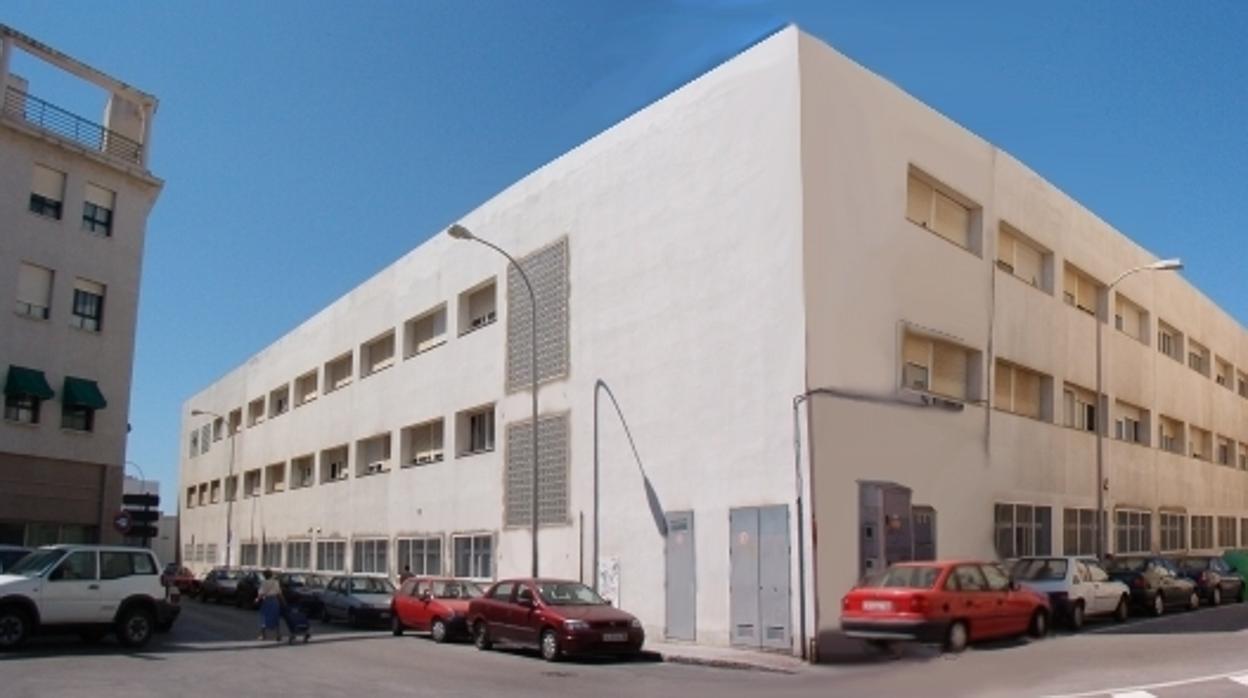 Cádiz expresa en silencio su dolor por la muerte de dos estudiantes y una profesora